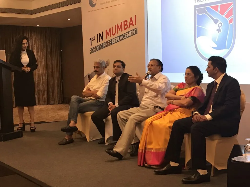 अतुल कुलकर्णी ने मुंबई में पहली बार उपासनी सुपर स्पेशलिटी अस्पताल में रोबोटिक असिस्टेड ज्वाइंट रिप्लेसमेंट सेंटर का उद्घाटन किया