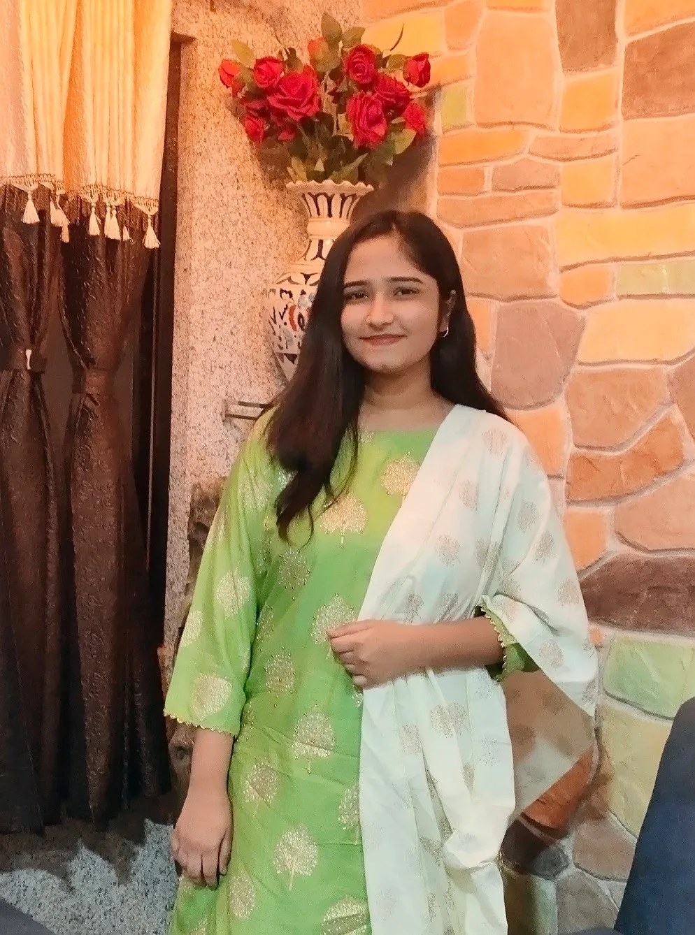 गुजरात के पूर्व सीनियर सिविल जज की बेटी चांदनी वेगड़ बतौर गायिका बॉलीवुड में!