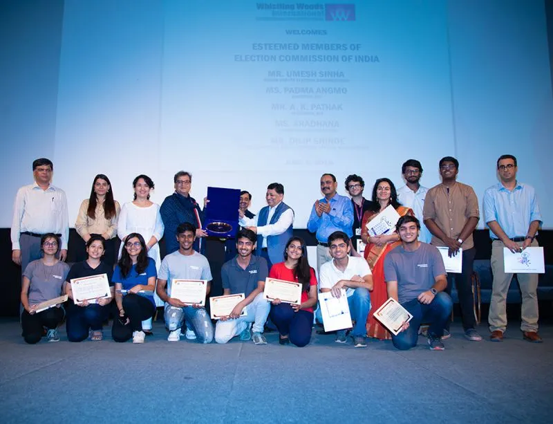 व्हिस्लिंग वुड्स इंटरनेशनल स्टूडेंट्स ऑफ़ द म्यूज़िक डिपार्टमेंट के छात्रों को इलेक्शन कमीशन ऑफ़ इंडिया गणमान्य द्वारा सम्मानित किया गया