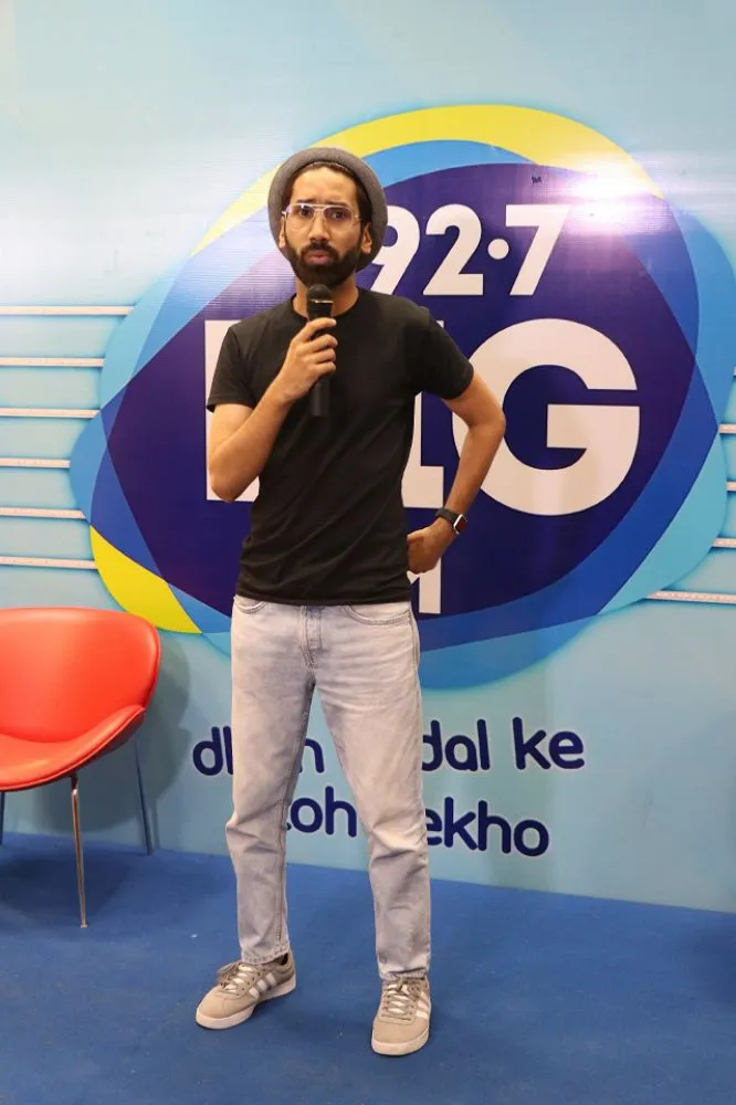 आरजे अभिलाष और तापसी पन्नू ने बिग एफएम ऑफिस में कैंसर पीड़ित बच्चों के चेहरे पर मुस्कान बिखेरी