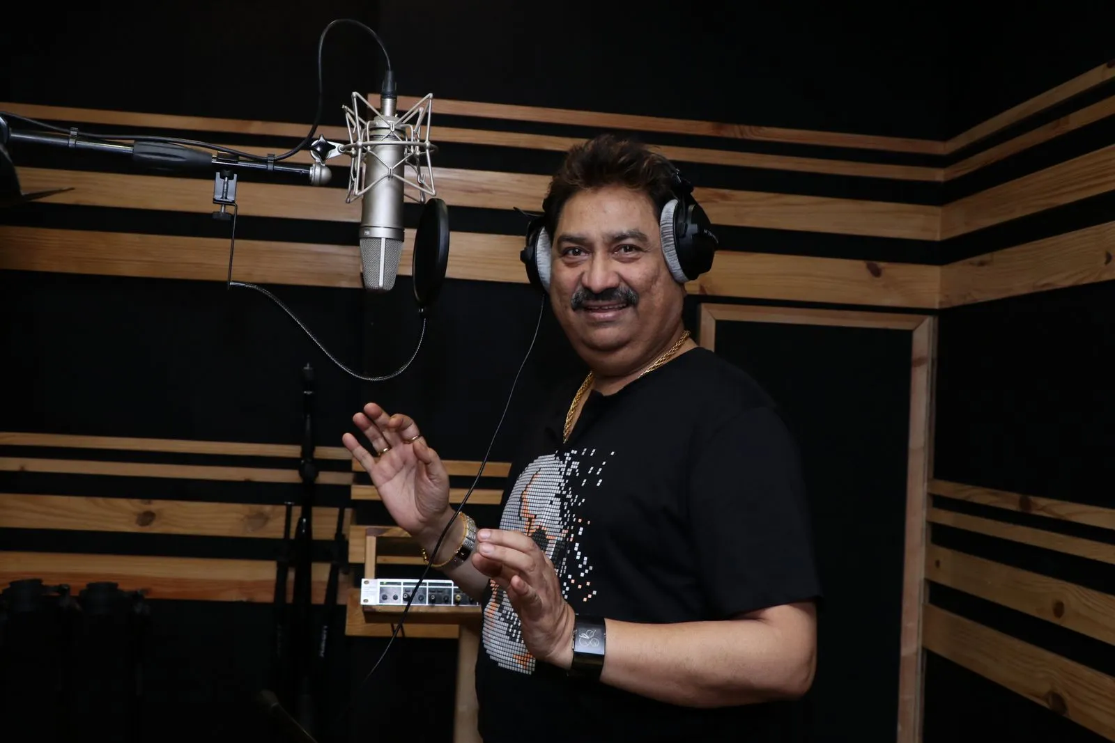 कुमार सानू ने हॉरर कॉमेडी फिल्म ‘खली-बली’ के लिए रोमांटिक सॉन्ग रिकॉर्ड किया
