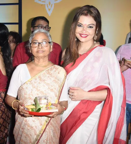 मलाड सार्बोजनिन दुर्गोत्सव 2019 में सिंदूर उत्सव  मनाते दिखें बॉलीवुड सितारे