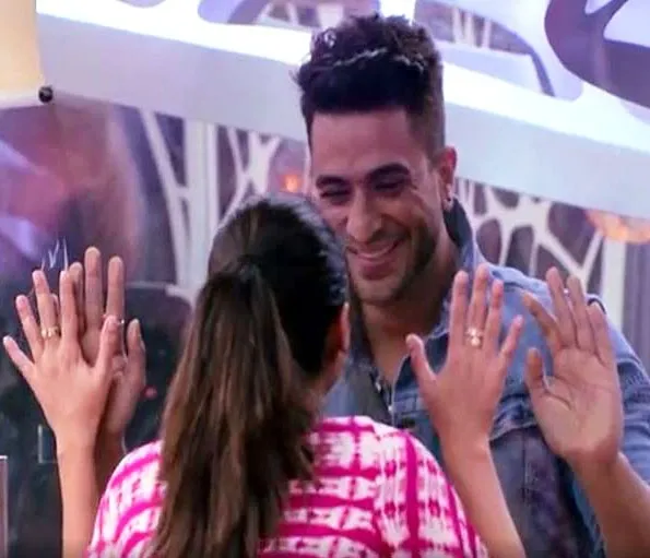 बिग बॉस फेम एली गोन्नी और जैस्मिन भसीन केवल दोस्त है या....  जानने के लिए पढ़ें पूरी खबर