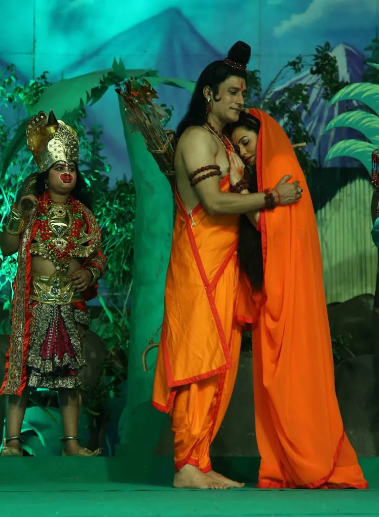 लवकुश की पाँच स्टेजो पर 200 कलाकारों के बीच प्रभु श्री राम जी का राज्यभिषेक