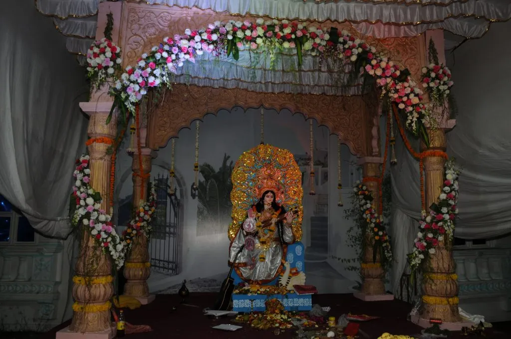 मुंबई में क्रिएटिव कनेक्शन चैरिटेबल ट्रस्ट ने चौथी सरस्वती पूजा का आयोजन किया