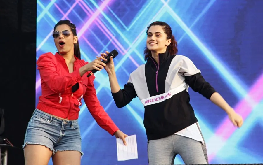 तापसी पन्नू ने स्केचेर्स परर्फोर्मेंस मुंबई वॉकथॉन के दूसरे संस्करण को हरी झंडी दिखाई