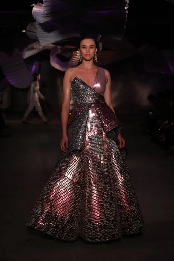 FDCI 2019 में ड‍िजाइनर अमित अग्रवाल की शो स्टॉपर बनी कियारा आडवाणी