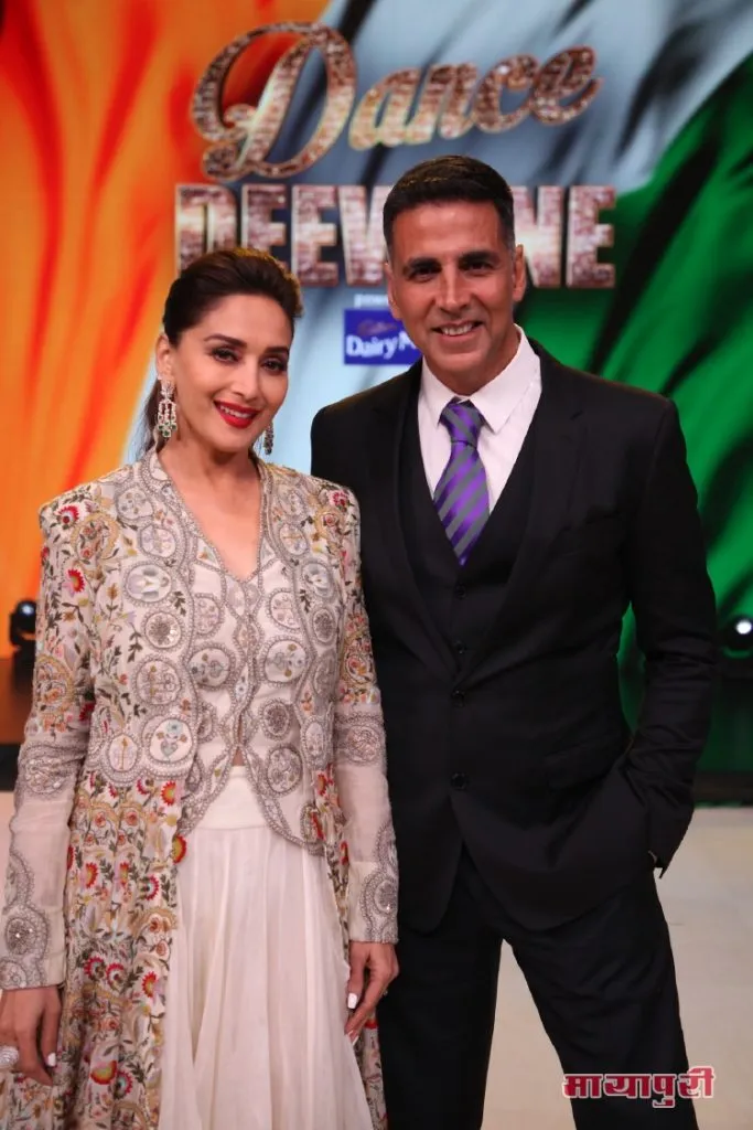 Madhuri Dixit with Akshay Kumar