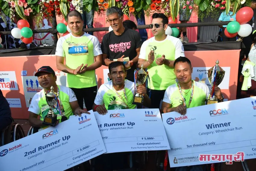 Milind Soman, Adar Poonawalla with the winners of Paraplegic category of Poonawalla Clean City Marathon