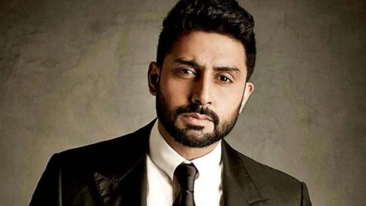 Abhishek Bachchan personal life interesting facts | 45 के हुए जूनियर बी:  करिश्मा कपूर से टूट गई थी अभिषेक बच्चन की सगाई, रिफ्यूजी के सेट पर करीना  कहती थीं जीजू ...