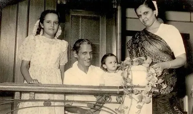 kavi pradeep with his family