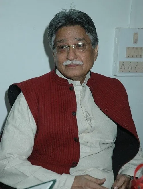 भीड़ में अकेला आदमी