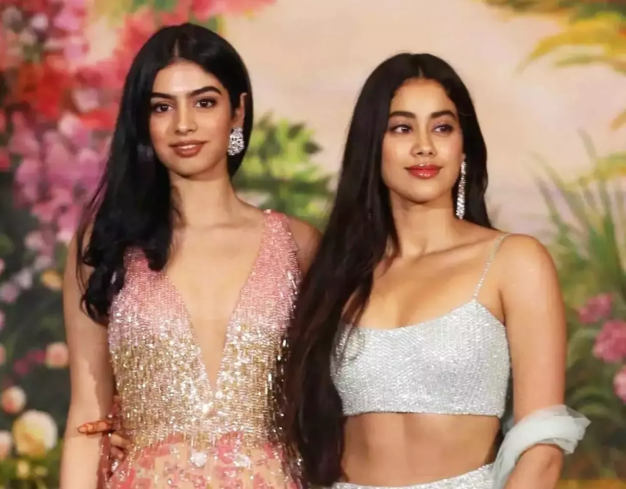 Janhvi Kapoor-Khushi Kapoor: जान्हवी कपूर ने फिल्म 'द आर्चीज' के लिए अपनी  बहन खुशी दी बधाई, तस्वीर शेयर कर बोली-मेरे जीवन की... | Janhvi Kapoor-Khushi  Kapoor: Janhvi Kapoor ...