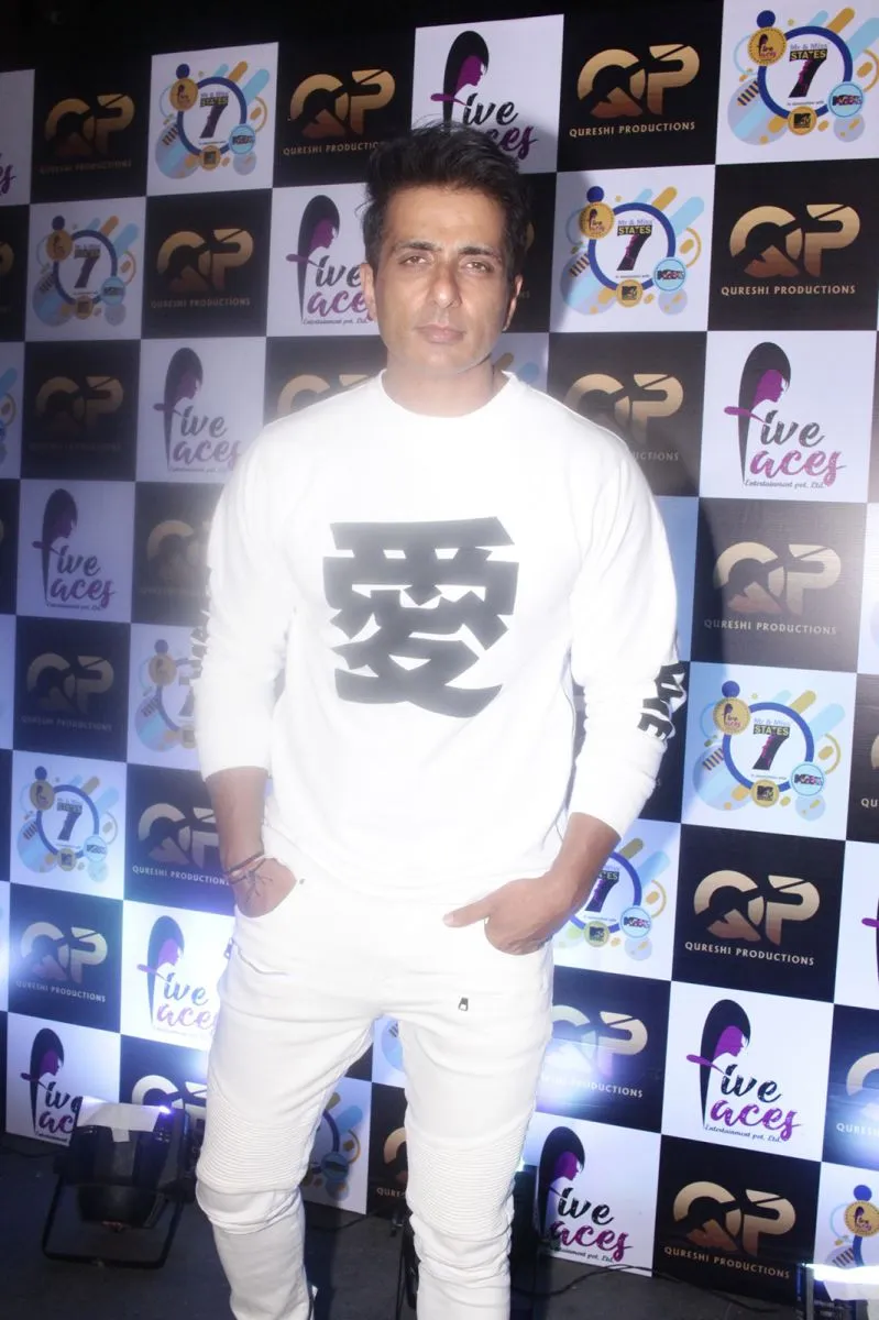 वसीम कुरैशी के रिएलिटी शो "मिस्टर एंड मिस सेवन स्टे‌ट्स" की सफलता के जश्न में सोनू सूद हुए शामिल