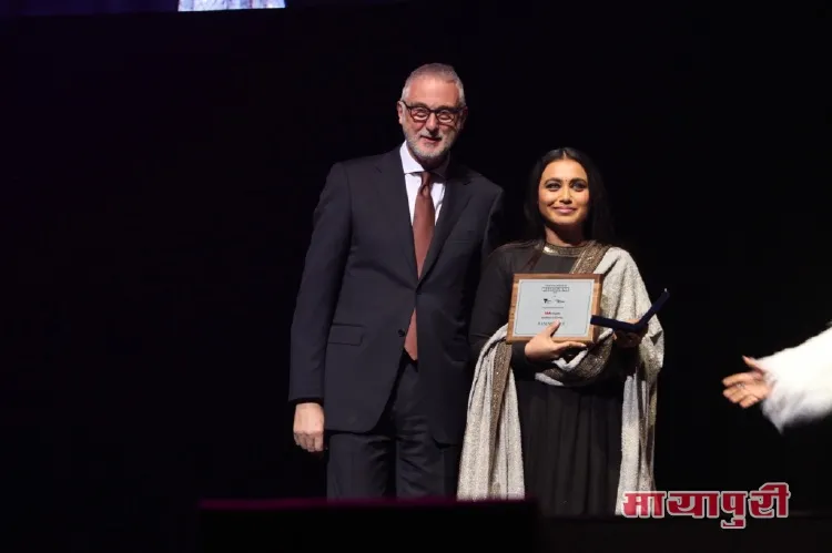 Rani Mukerji wins the Excellence in Cinema award