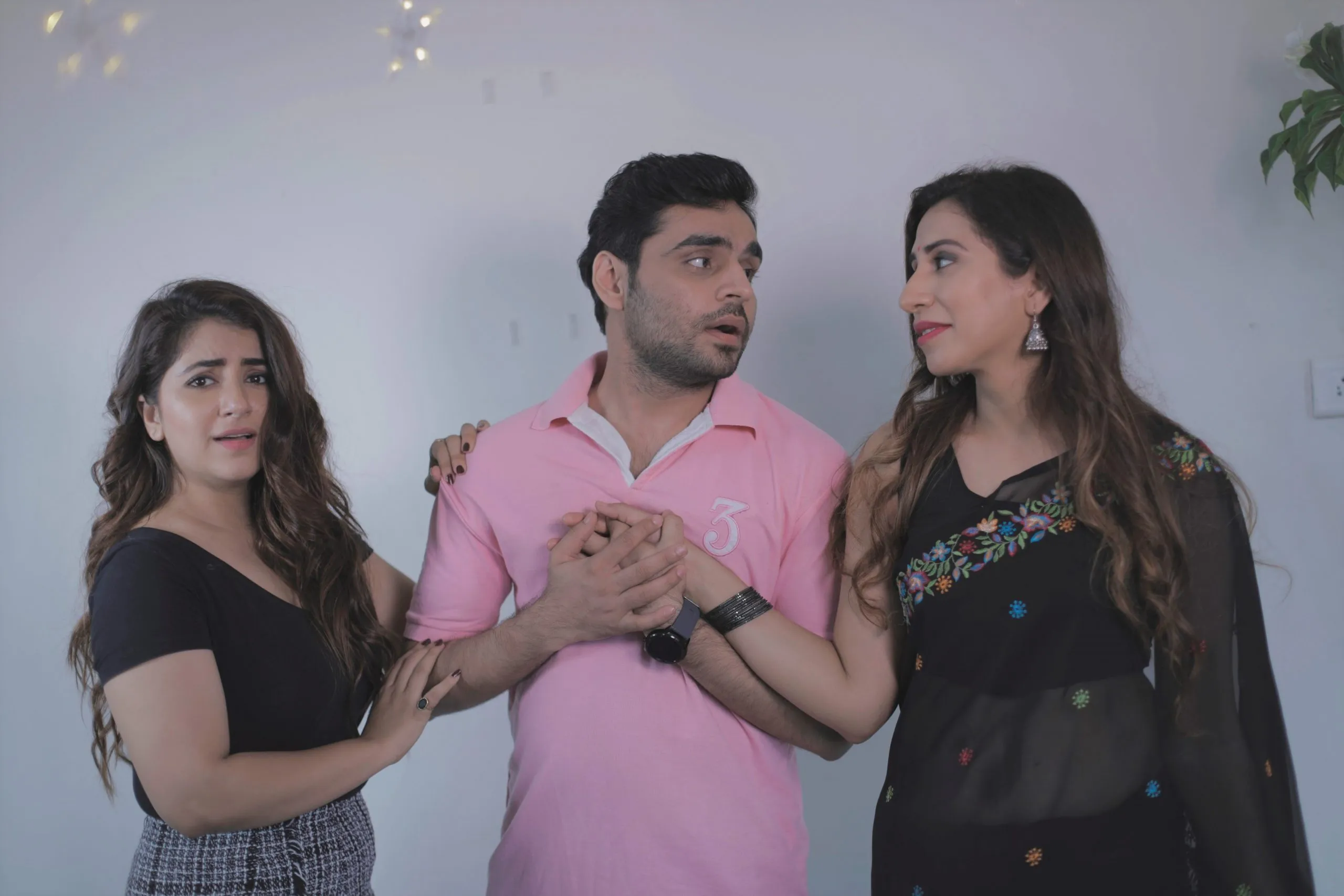 मुफ़्त में MX प्लेयर पर उठाइए डिजिटल स्टार सतीश रे की नई  वेब सीरीज़ 