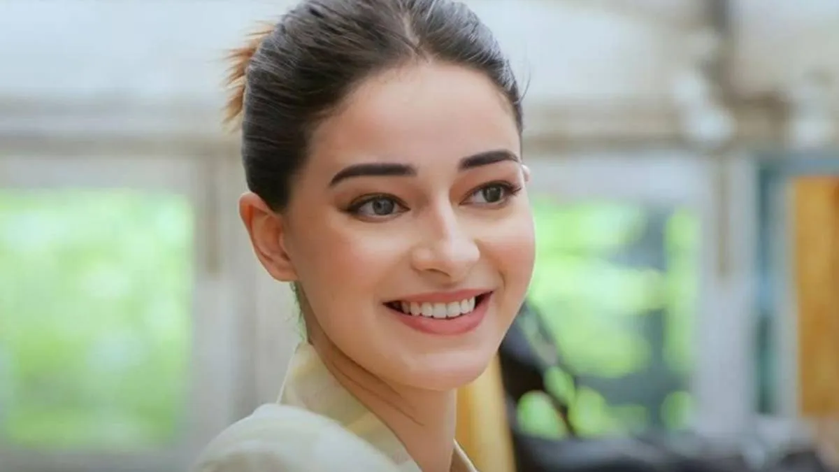 Ananya Pandey will make OTT debut with web series Call Me Bae Varun Dhawan  revealed through funny video | अनन्या पांडे वेब सीरीज 'कॉल मी बे' से करेंगी  ओटीटी डेब्यू, वरुध धवन