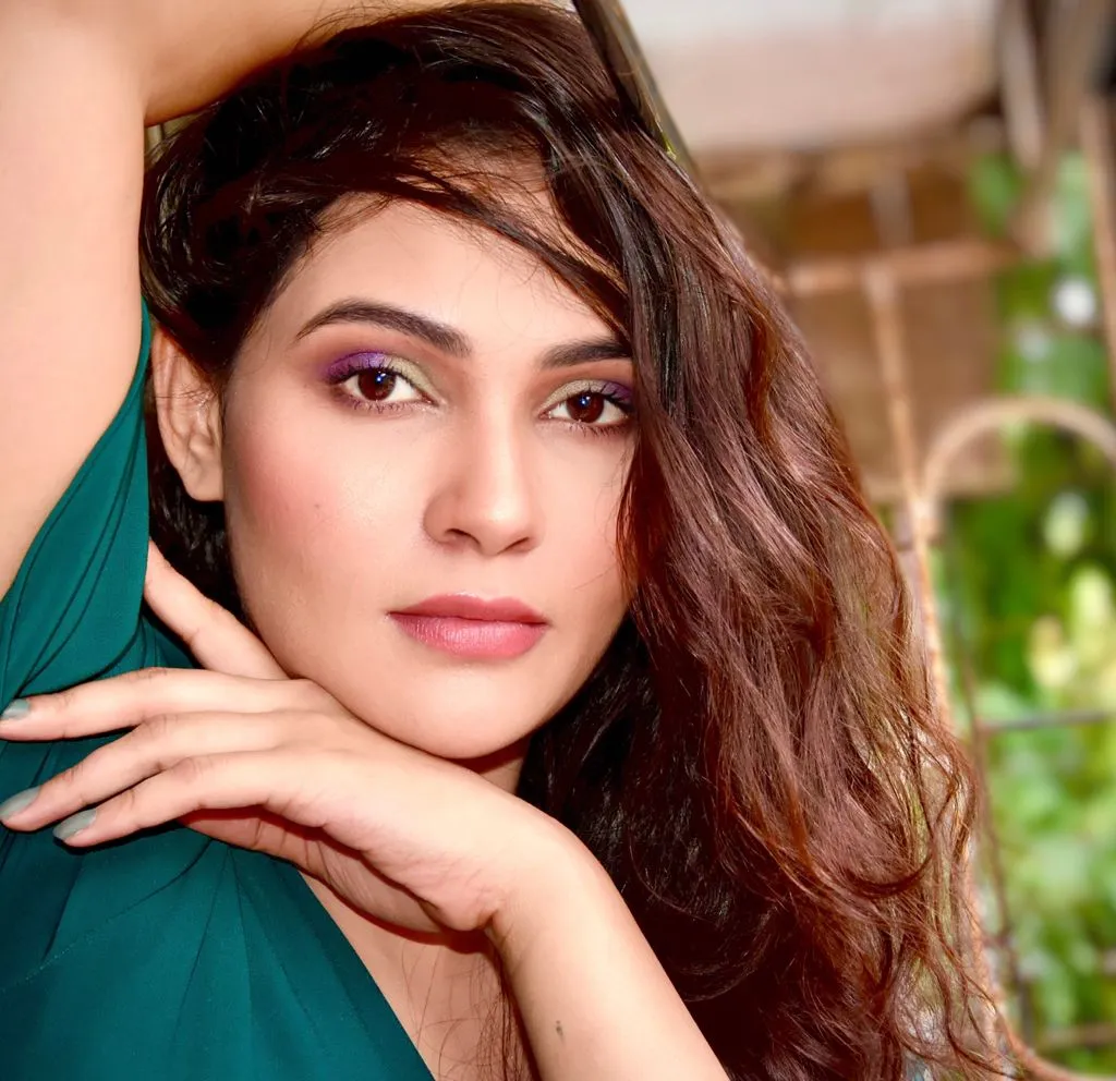 सेंसेशनल गर्ल जूही सिंह अपने बॉलीवुड डेब्यू के लिए हैं तैयार