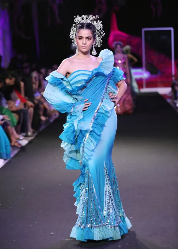 FDCI इंडिया कॉट्योर वीक 2019 में सुनीत वर्मा ने दिखाया अपना नया कलेक्शन अमारा