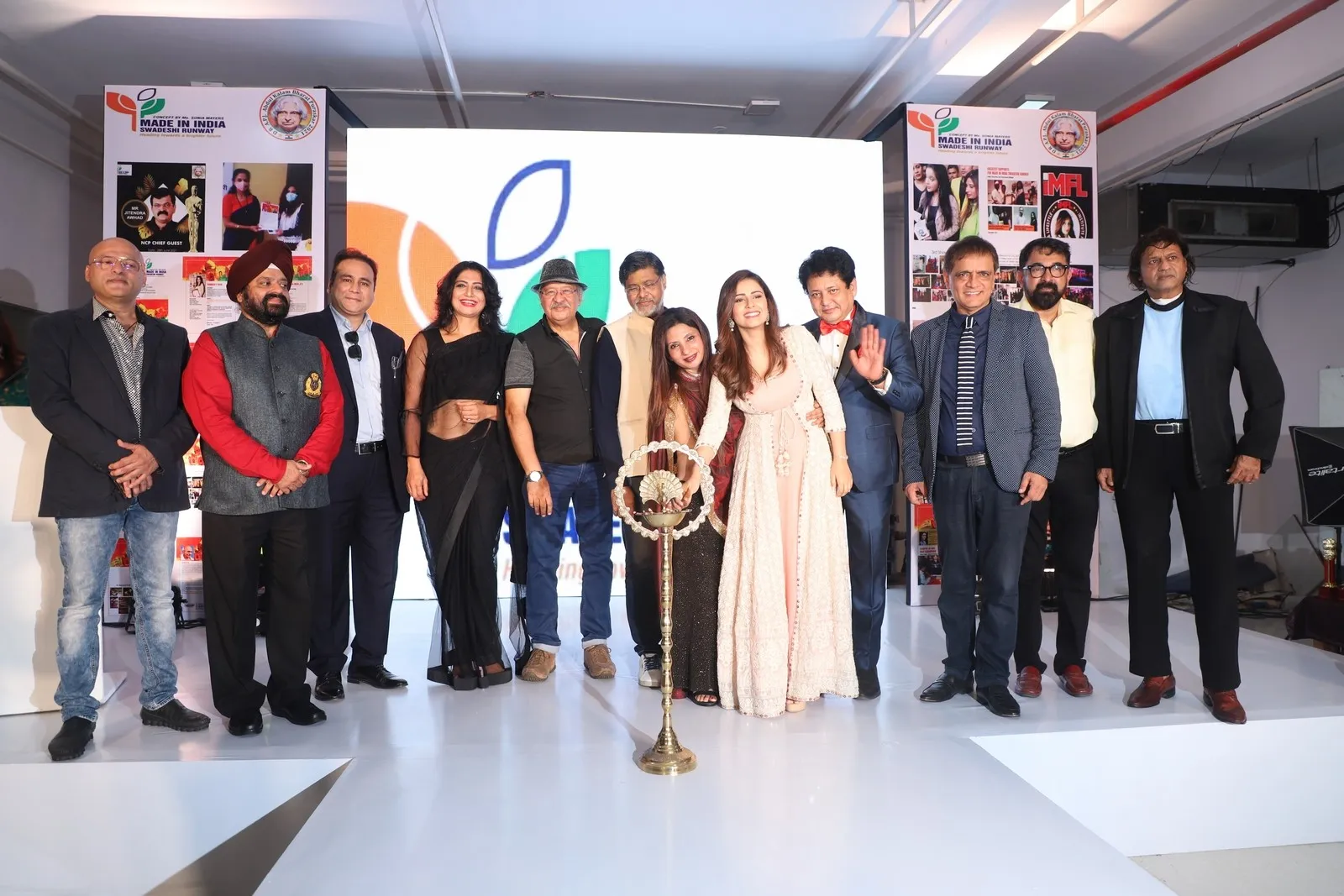 स्वदेशी रनवे सोनिया मेयर (फैशन गुरु) द्वारा आयोजित डॉ एपीजे अब्दुल कलाम भारत पुरस्कार का चौथा शो हुआ हिट
