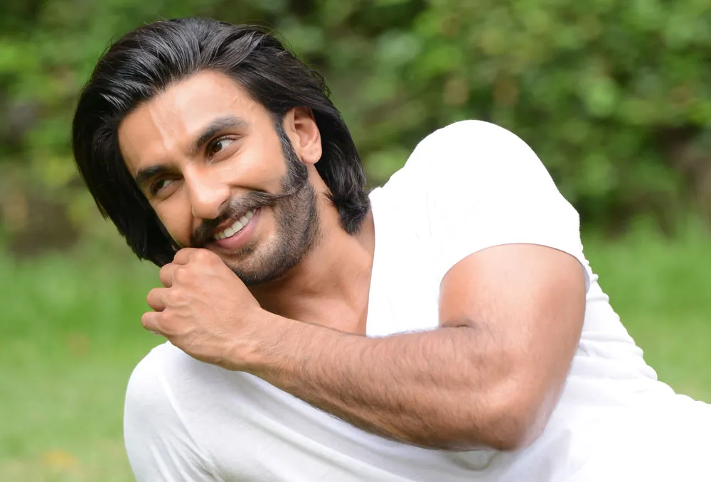 Ranveer Singh Birthday: Unknown Facts of actor and his networth details | Ranveer  Singh Birthday: कभी एड एजेंसी में नौकरी करते थे रणवीर सिंह, अब हैं करोड़ों  की नेटवर्थ के मालिक