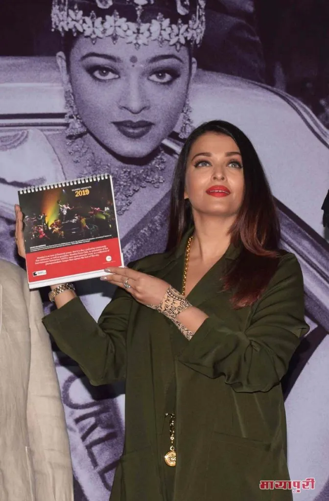 मुंबई में ऐश्वर्य राय बच्चन ने मुंबई मोमेंट्स 2019 ’नामक प्रदर्शनी का उद्घाटन किया