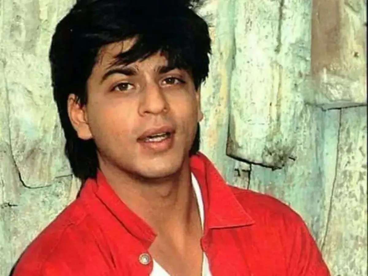 Bollywood stars first salary in Hindi | अमिताभ बच्चन से शाहरुख खान तक, 2000  रुपए से भी कम थी इन 5 बॉलीवुड सेलेब्स की पहली कमाई! These Bollywood celebs  got less than