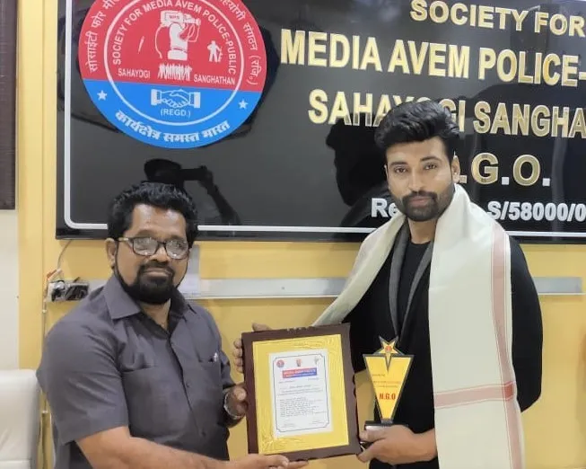 सरदार वल्लभभाई पटेल की जयंती के अवसर पर अभिनेता रंगशाही सामाजिक संस्था द्वारा सूरत में हुए सम्मानित