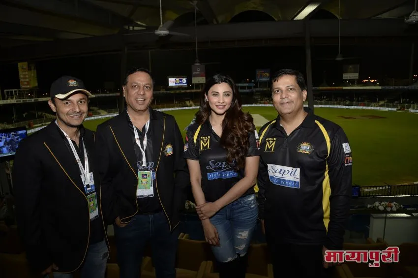 Daisy Shah with Kerala Kings