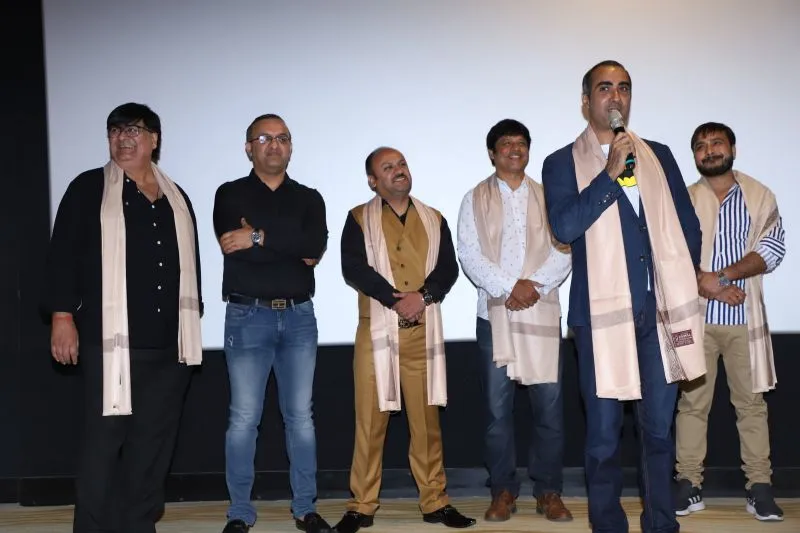 रणवीर शोरी ने हिंदी फिल्म "ऑन दी रैंप नेवर एंडिंग शो" का भव्य पोस्टर एवं ट्रेलर लॉन्च किया
