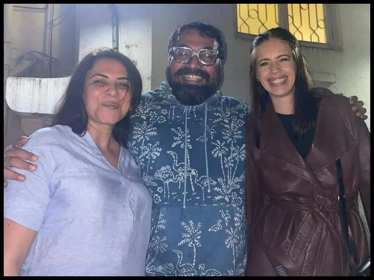 Anurag Kashyap Photo: Anurag Kashyap poses with ex-wives, 'two pillars'  Kalki Koechlin, Aarti Bajaj - The Economic Times