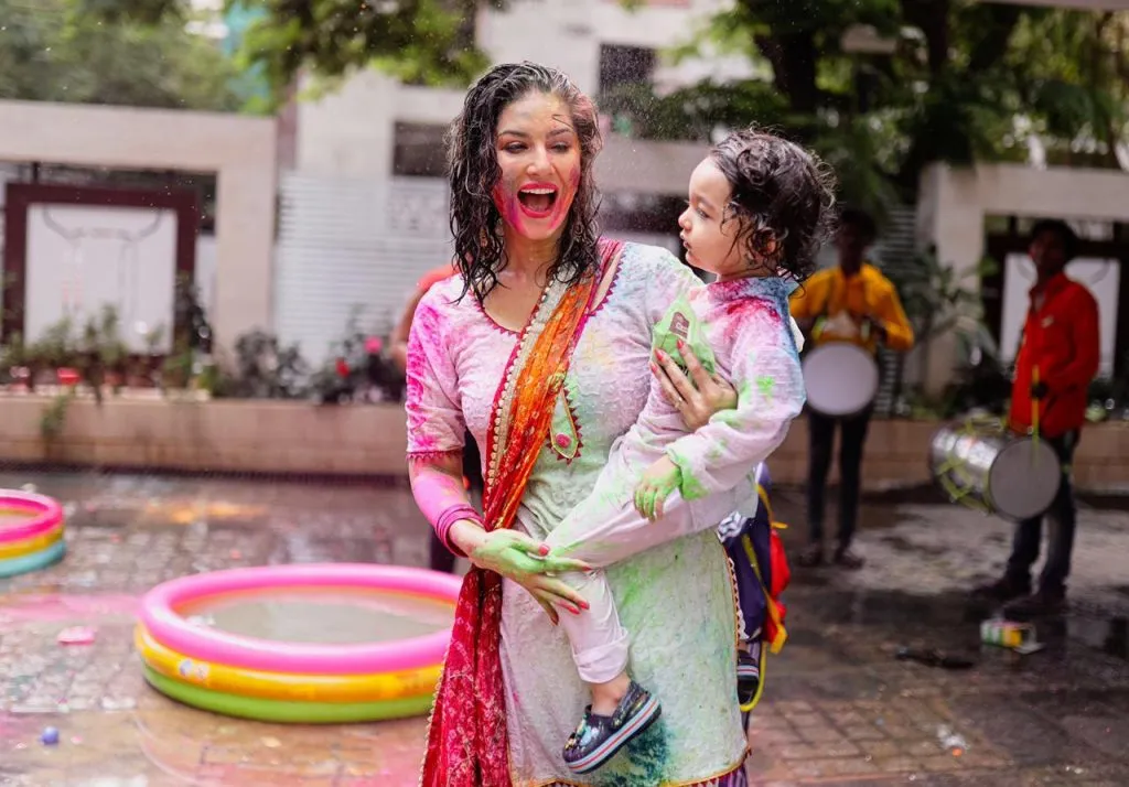 Sunny Leone and Daniel Weber Celebrating Holi With Family