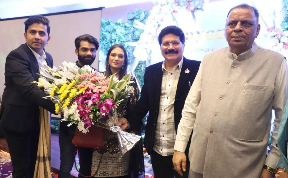 करन-कुणाल के "आयोनी" बैक्वट का अनूप जलोटा ने किया उद्घाटन