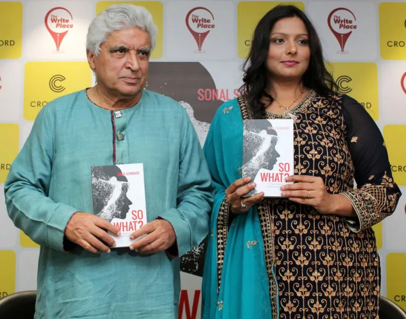 मुंबई में जावेद अख्तर ने लॉन्च की सोनल सोनकावड़े की नई किताब सो व्हाट?