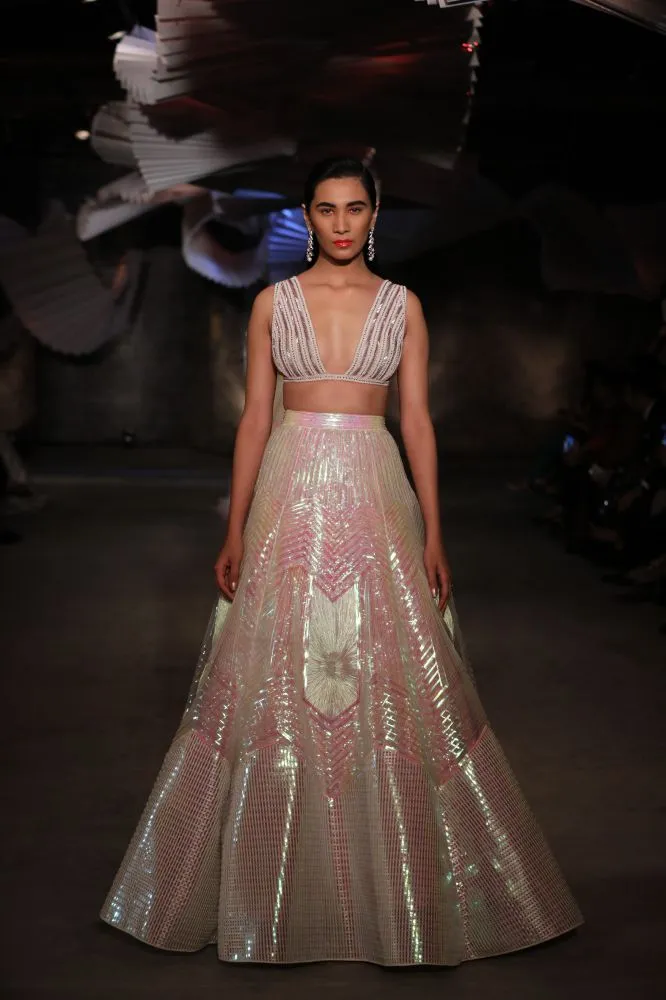 FDCI 2019 में ड‍िजाइनर अमित अग्रवाल की शो स्टॉपर बनी कियारा आडवाणी