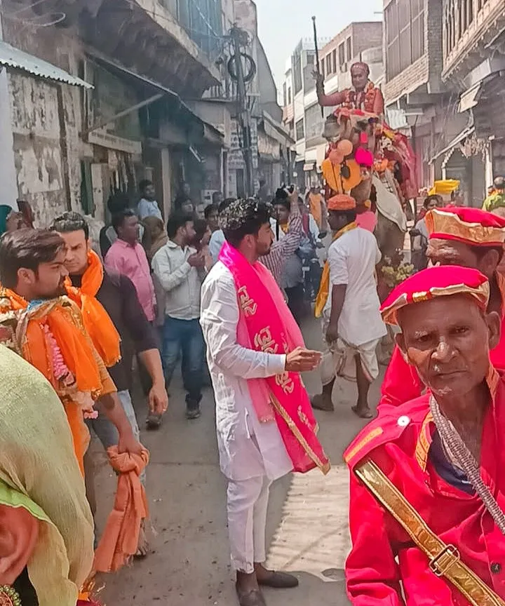 वृंदावन कुंभ मेला में मुंबई में रहनेवाली किन्नर महामंडलेश्वर हिमांगी सखी आकर्षक का केंद्र बनी हुई है