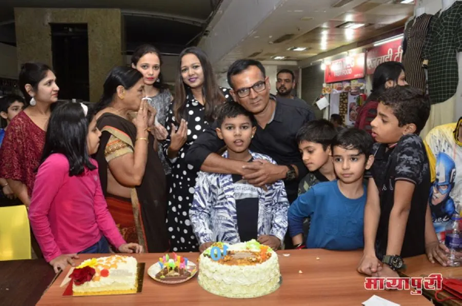 बॉलीवुड फोटोग्राफर राकेश दवे ने किया अपने बेटे तक्ष दवे का बर्थडे सेलिब्रेट