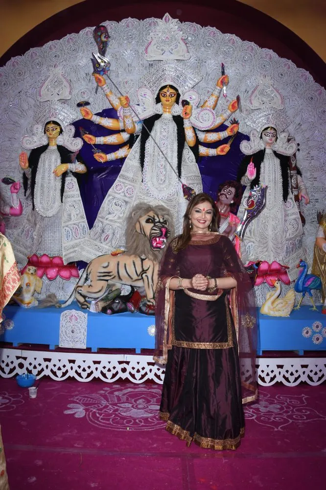 Photos: ‘कलर्स मलाड वेस्ट सरबोजोनिन दुर्गोत्सव 2019’ की षष्ठी पूजा में पहुंचे सेलेब्स