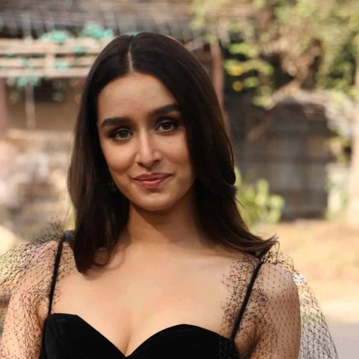 पापा शक्ति कपूर के साथ इवेंट में पहुंचीं श्रद्धा कपूर, देखें तस्वीरें -  Bollywood News AajTak