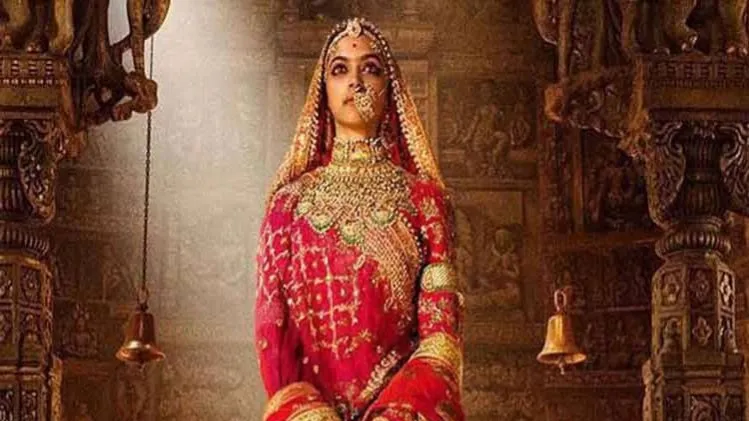 पद्मावती के एक चरित्र में खो गया लाखों का बलिदान, कई बड़े मुद्दे - padmavati  film controversy historical background and current issues - AajTak
