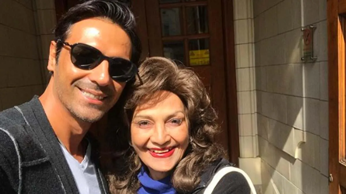मां की पुण्यतिथि पर अर्जुन रामपाल ने शेयर की फोटो, लिखा- तुम हर रोज याद आती  हो मां - Arjun Rampal Shares Throwback Pictrue with Mother Says I miss you  every day