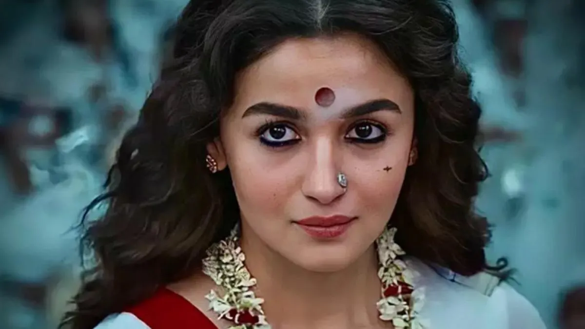 गंगूबाई काठियावाड़ी' पर पैनडेमिक का ग्रहण, लंबा हो सकता है इंतजार - alia  bhatt film gangubai kathiawadi to be released in theatre no way for ott  platforms tmov - AajTak