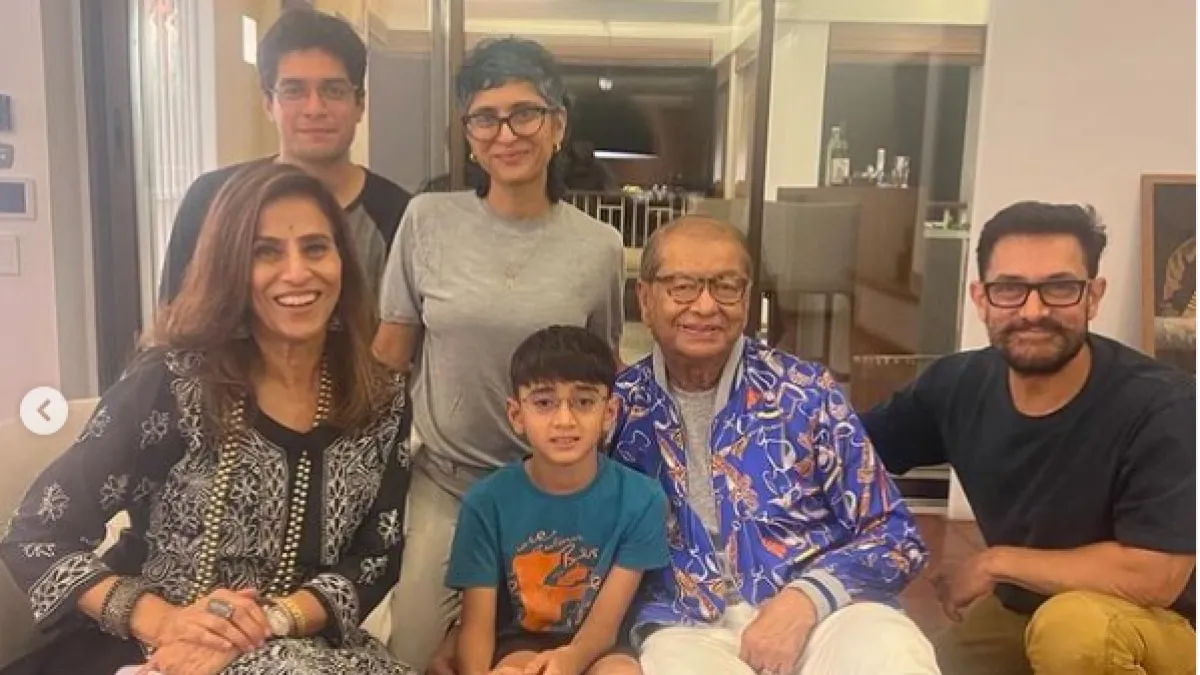 बेटे के लिए टूटे रिश्ते को भूले Aamir Khan-Kiran Rao, फैमिली संग मनाया  बर्थडे - after divorce Aamir Khan and ex wife Kiran Rao reunite for his son  Azad s birthday tmov -