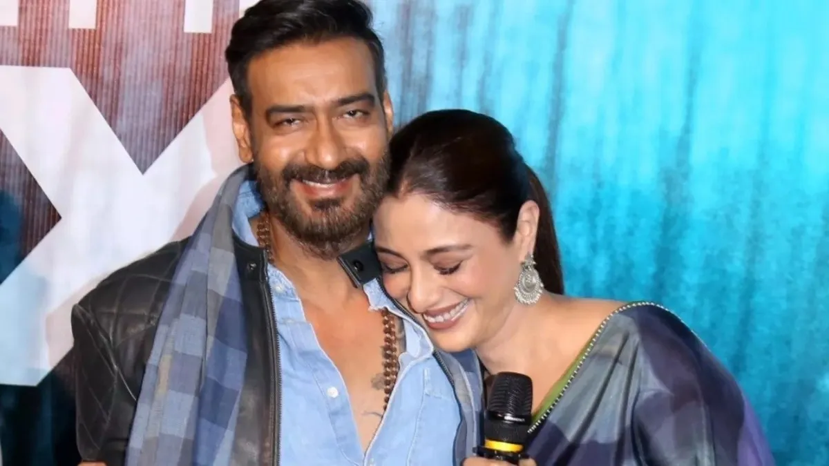 टूटे पैर के साथ तब्बू ने शूट किया था 'रुक रुक' गाना, अजय देवगन के पिता से  पड़ती थी डांट - Tabu recalls being scolded by ajay devgn father veeru devgan  for