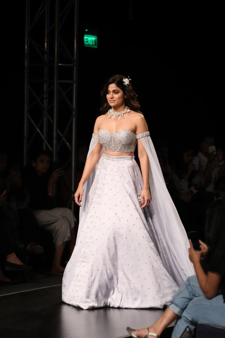 शमिता शेट्टी ने FDCI लोटस मेकअप इंडिया फैशन वीक के लिए किया रैंपवॉक