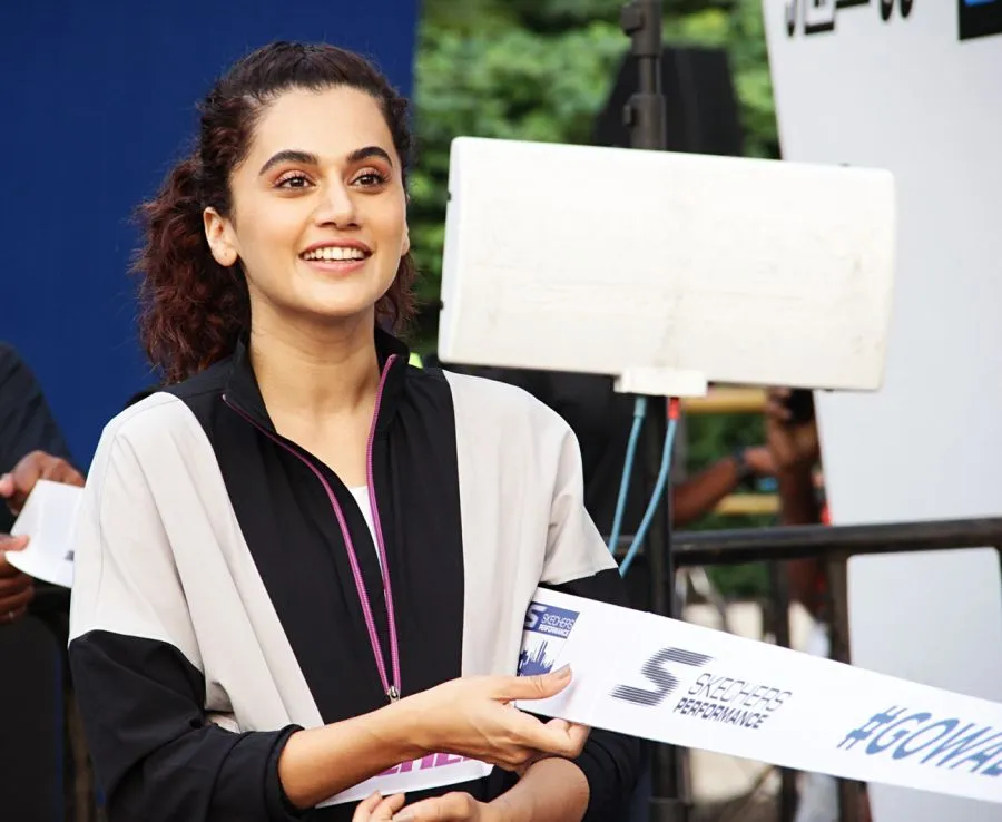तापसी पन्नू ने स्केचेर्स परर्फोर्मेंस मुंबई वॉकथॉन के दूसरे संस्करण को हरी झंडी दिखाई