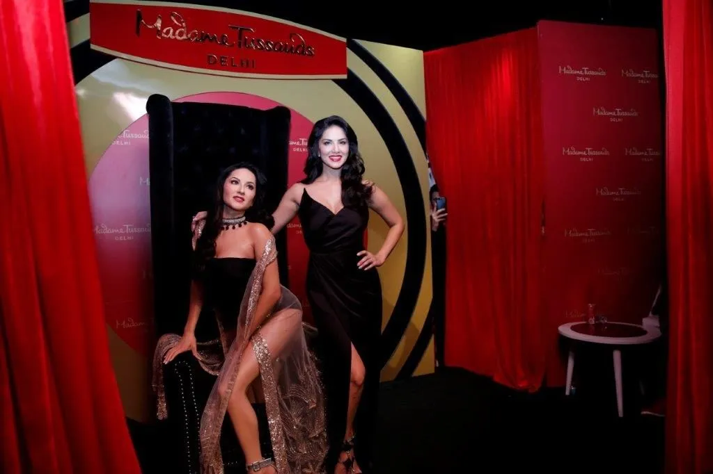 Sunny Leone with her figure at Madame Tussauds Delhi 