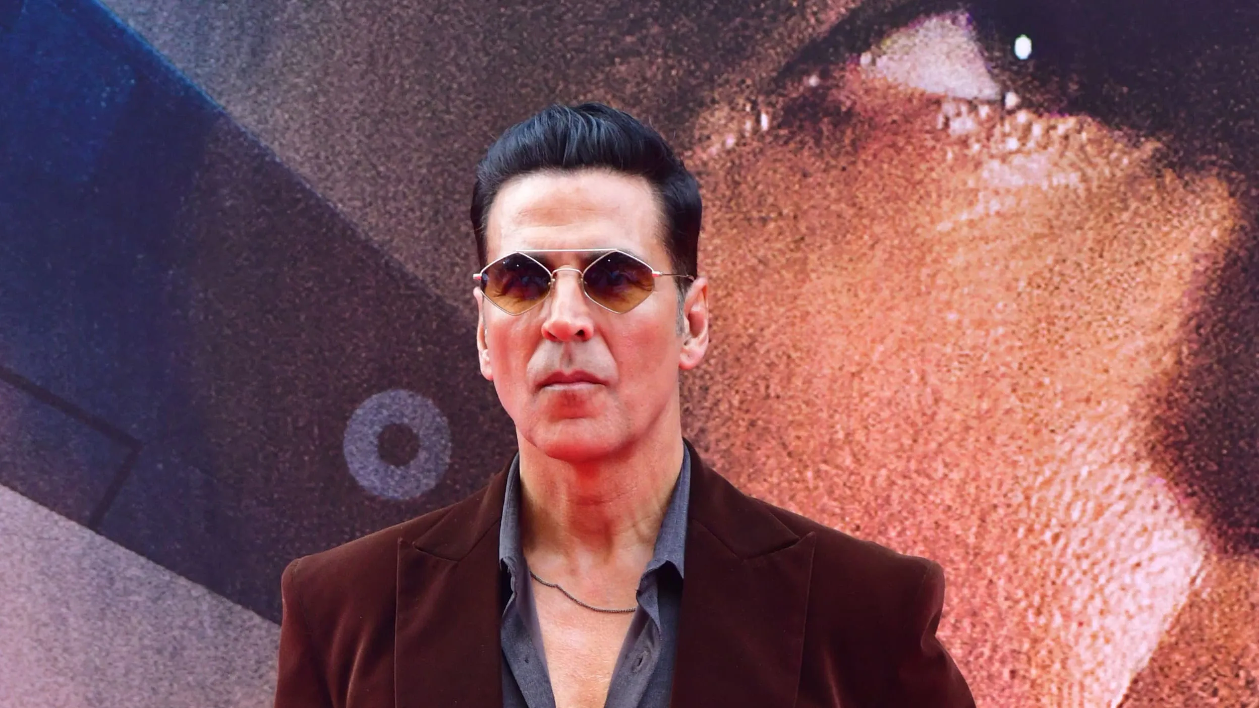 Who did Akshay Kumar abuse at the trailer launch event of Sky Force? There was uproar over the video, people said- shame on you... | Republic Bharat