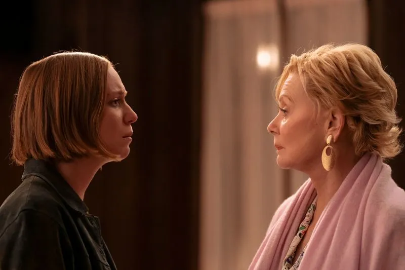 Hannah Einbinder and Jean Smart in "Hacks"