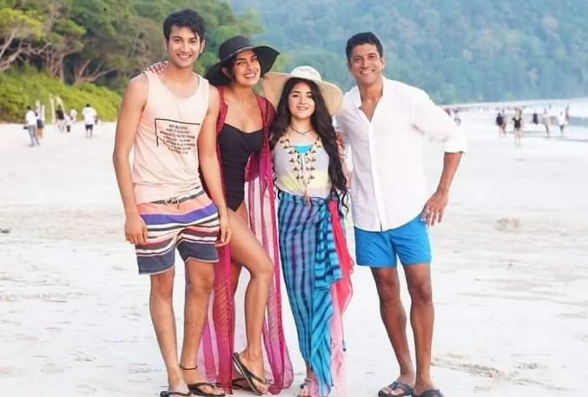 The Sky Is Pink Review Priyanka Chopra And Farhan Akhtar Starrerr Film  Review - Entertainment News: Amar Ujala - Movie Review:गुलाबी आसमान में खो  गई बरेली की प्रियंका, 'द स्काई इज पिंक'